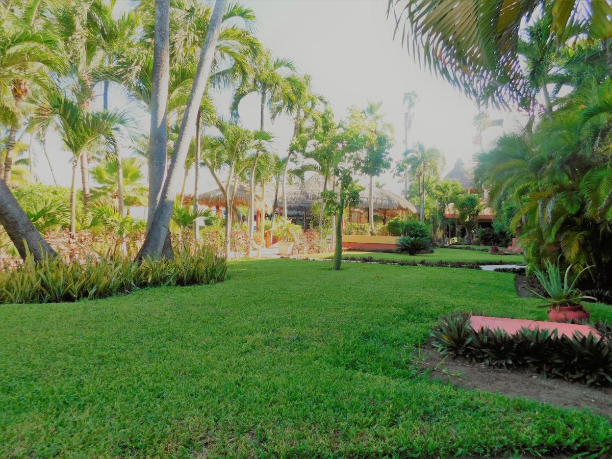 Nautibeach Beach Front Condos In North Beach Isla Mujeres Exterior photo